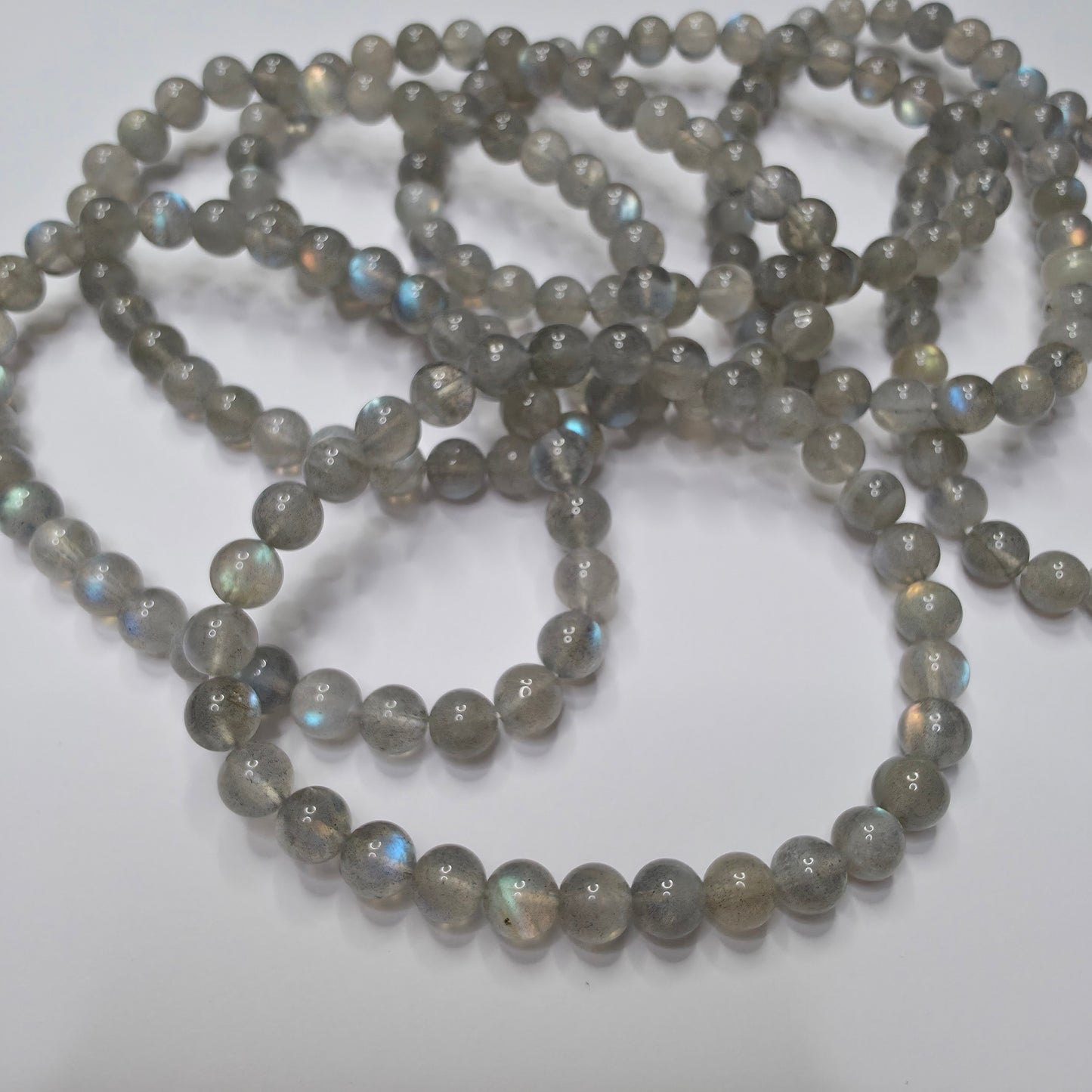 ✨ Labradorit Armband – Magie im Wandel ✨
6 mm Perlen | Handgefertigt | 18 cm Umfang