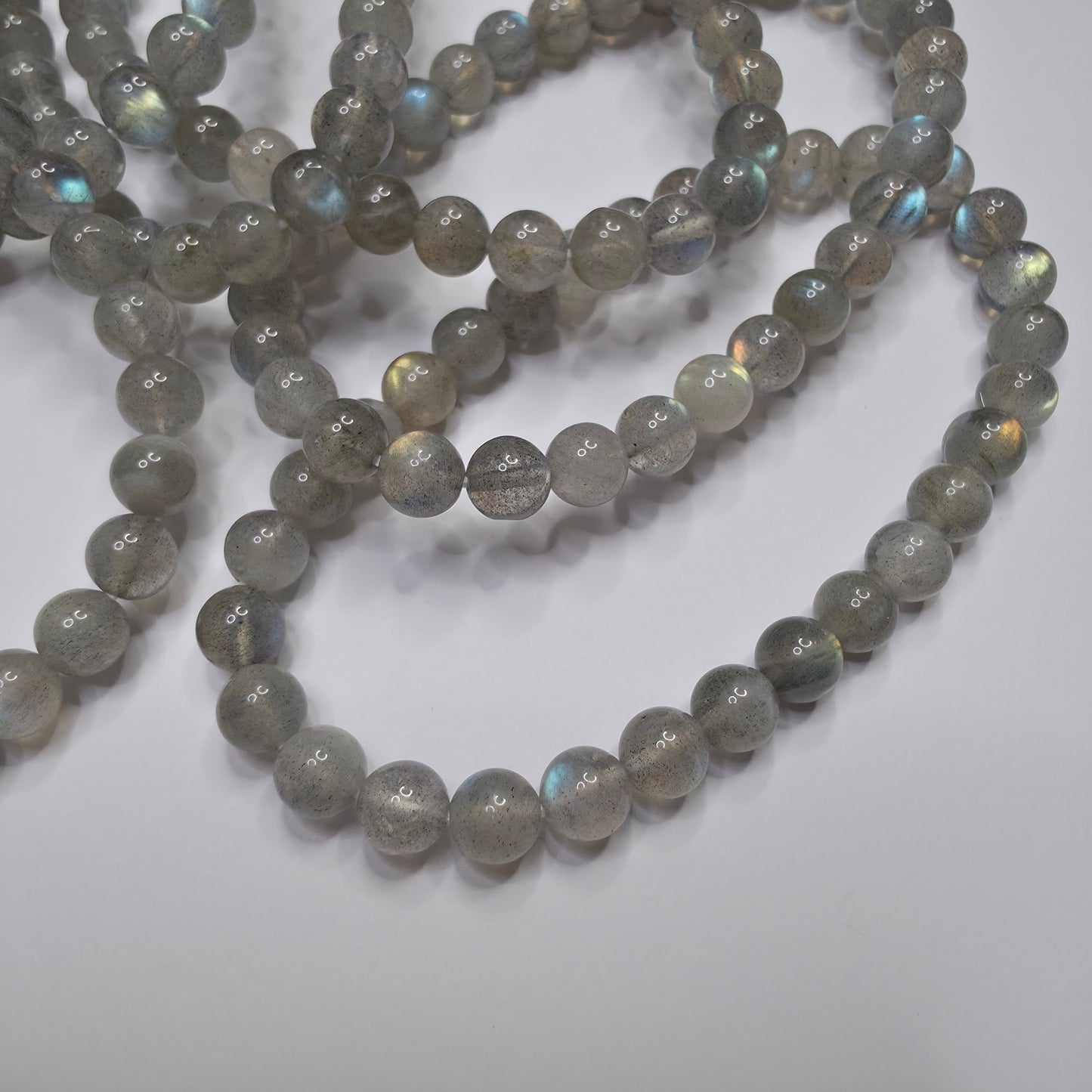 ✨ Labradorit Armband – Magie im Wandel ✨
6 mm Perlen | Handgefertigt | 18 cm Umfang