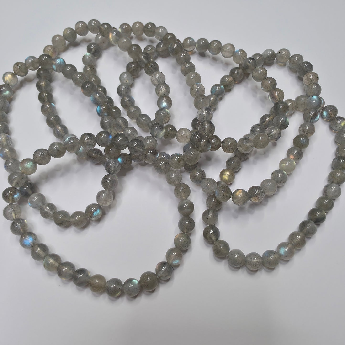 ✨ Labradorit Armband – Magie im Wandel ✨
6 mm Perlen | Handgefertigt | 18 cm Umfang