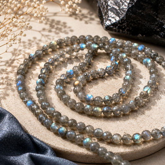 ✨ Labradorit Armband – Magie im Wandel ✨
6 mm Perlen | Handgefertigt | 18 cm Umfang
